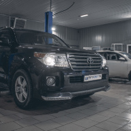 Светодиодные bi-led линзы в Toyota Land Cruiser 200